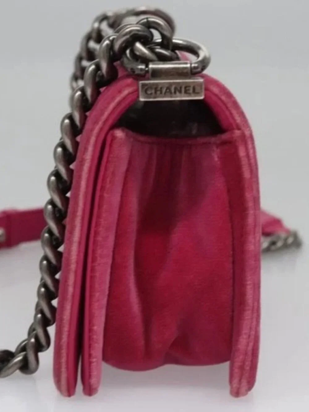 CHANEL brand	chanel color	pink